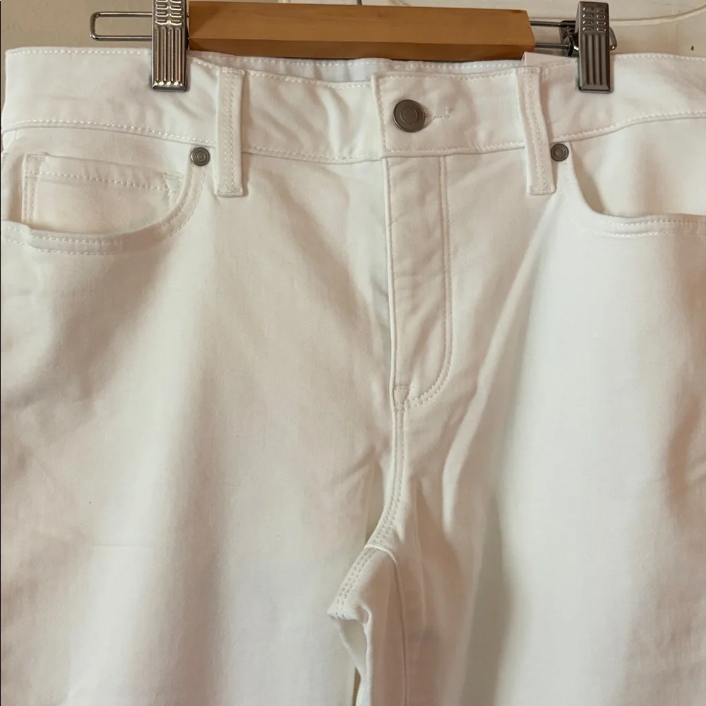 Soma 5 pocket slimming Jean. NWT size M.